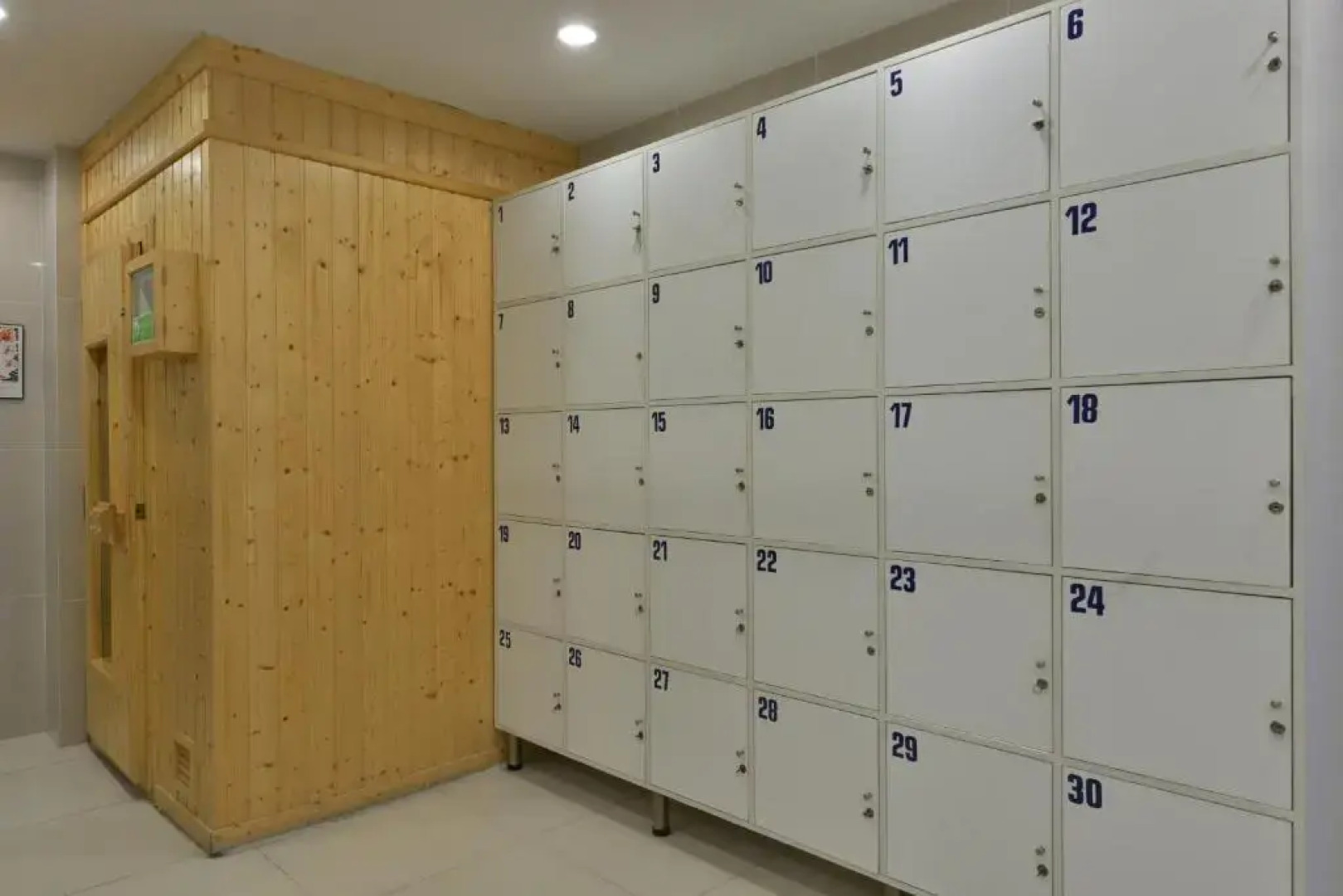 Отель The Grass Serviced Suites