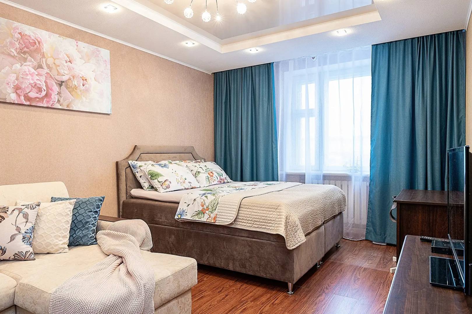 Апартаменты двухкомнатные  на Мещерском бульваре 3/3 .м.Cтрелка. Сова-Дом