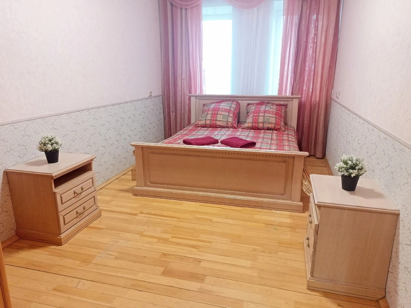 Квартира Уютная Двухкомнатная с Симпатичным Декор Камином