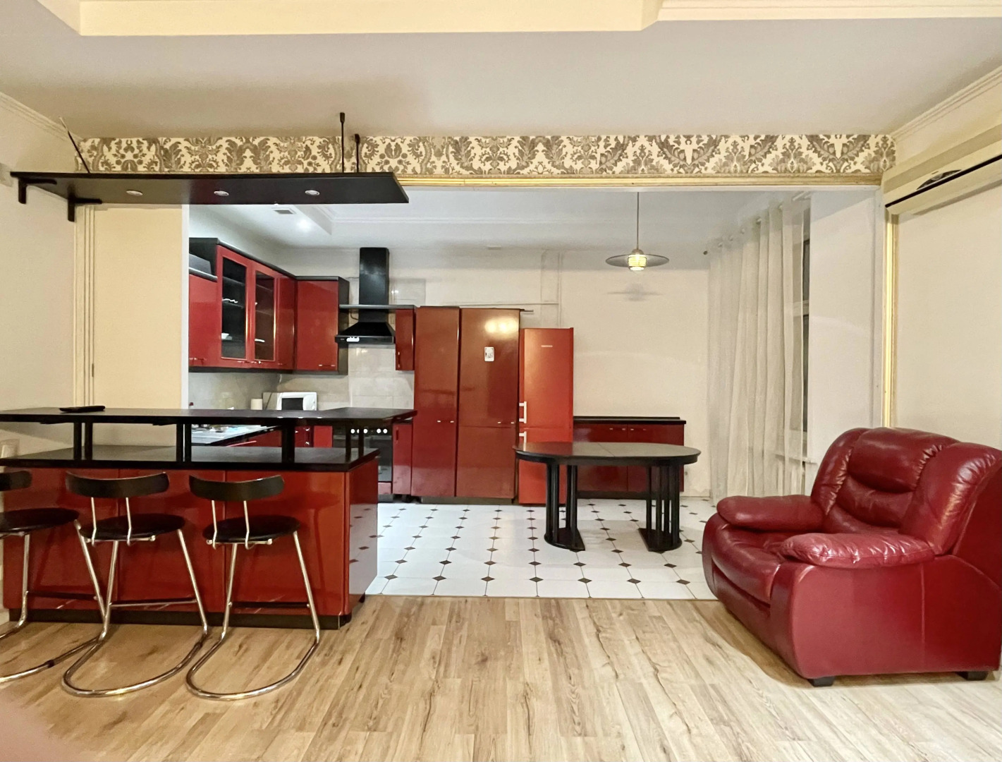 Апартаменты 4-комнатные HomeApart Володарского, 18