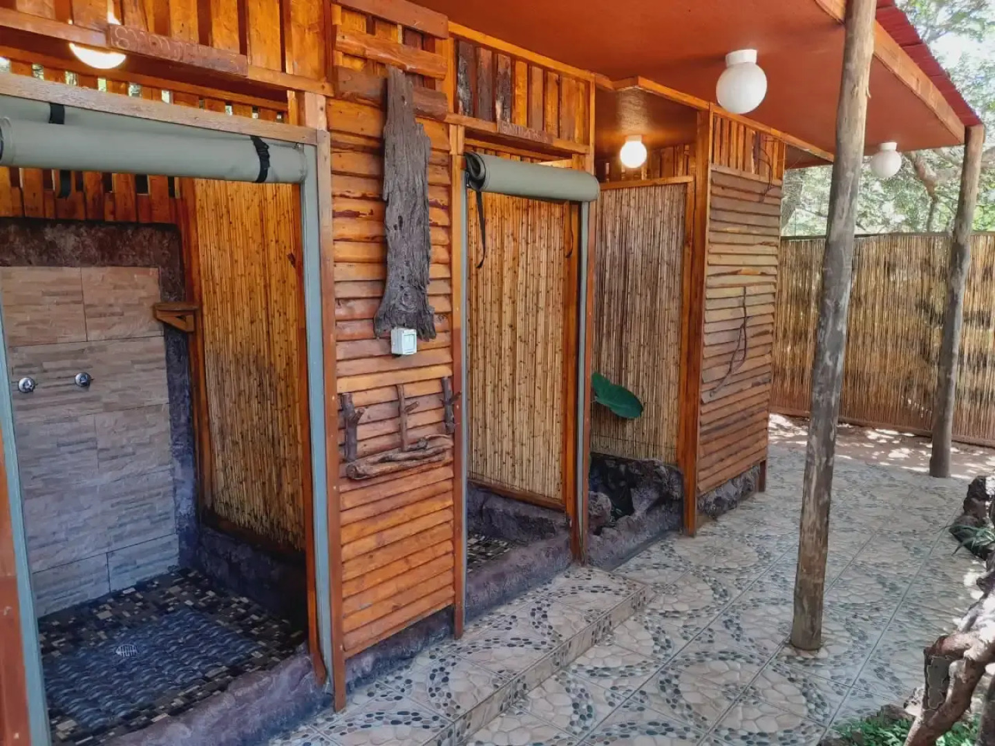 Хостел Elephant Trail Guesthouse and Backpackers