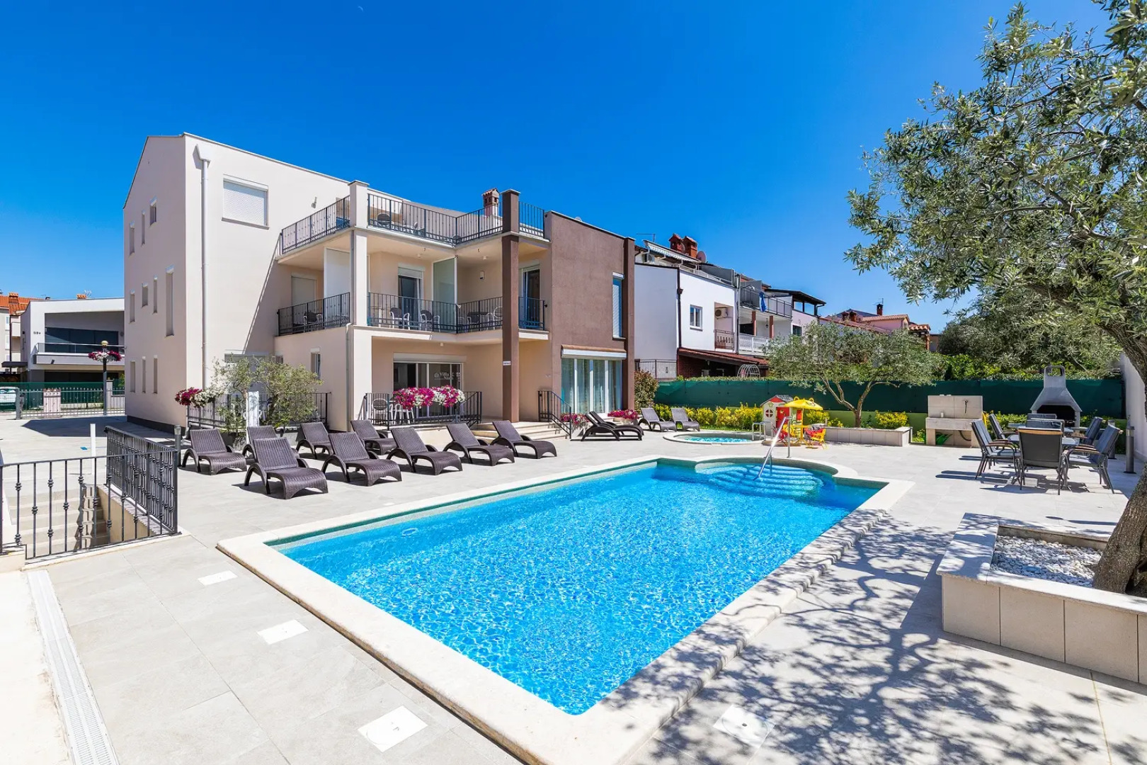 Апарт-отель Nina