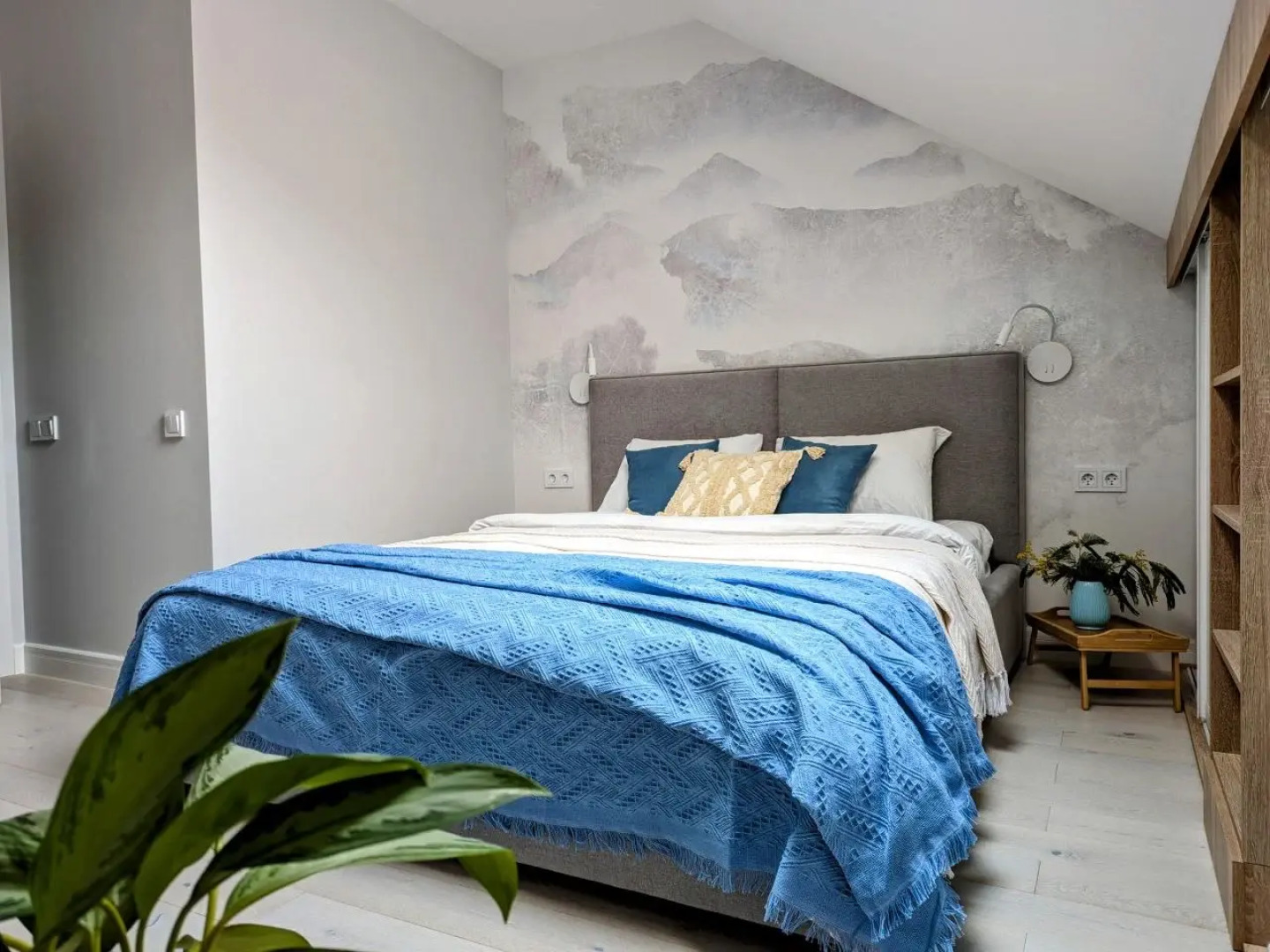 Квартира двухуровневая с видовым балконом в центре Красной Поляны