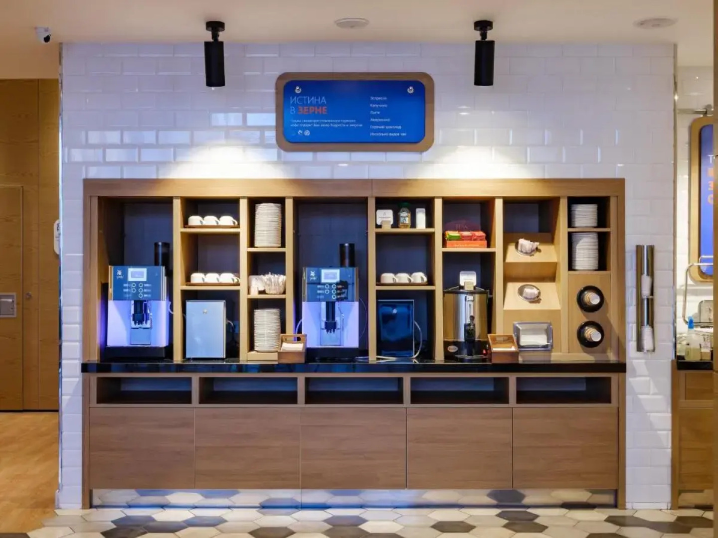 Отель Holiday Express Moscow Sheremetyevo Airport