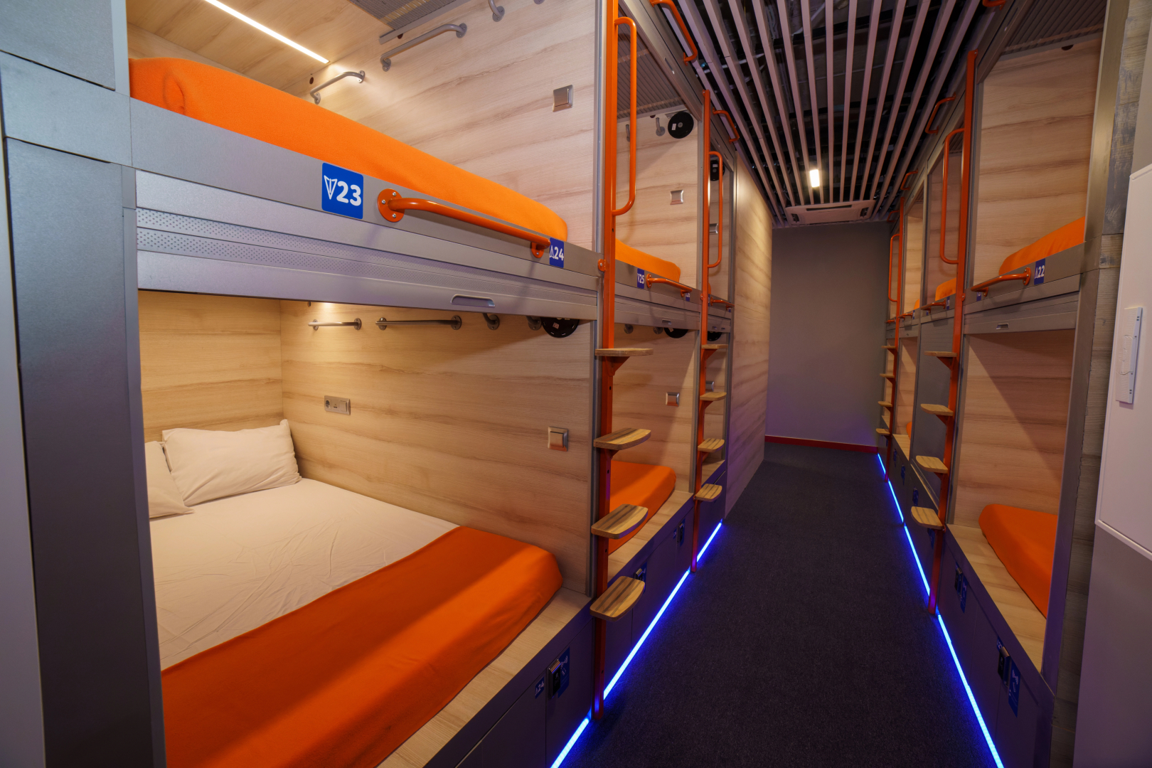 Капсульный отель Sleep&Fly DME
