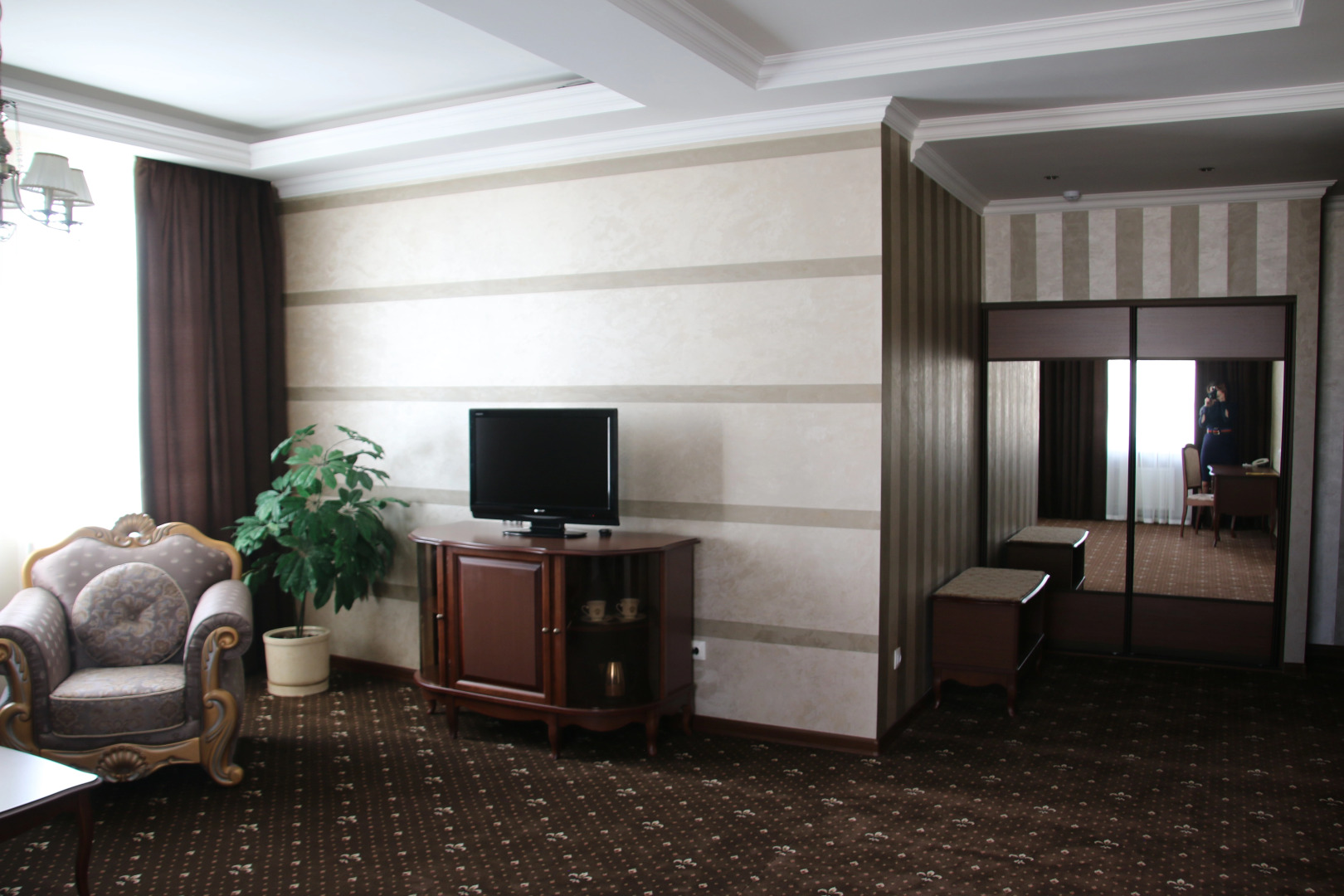 Отель Корона