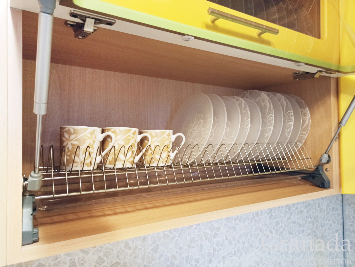 Апартаменты Granada Тихая уютная однокомнатная с шикарным видом на город и пруд