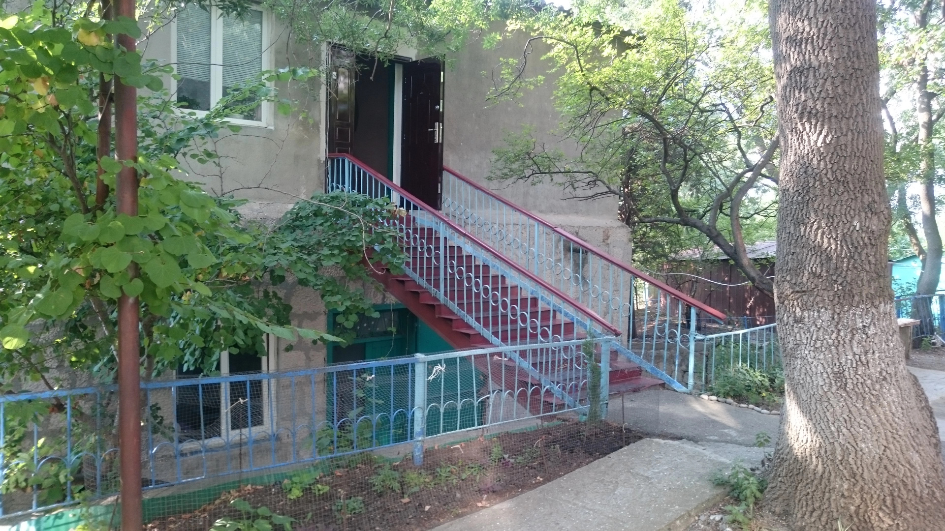 Na Pereulke Sverdlova Hostel