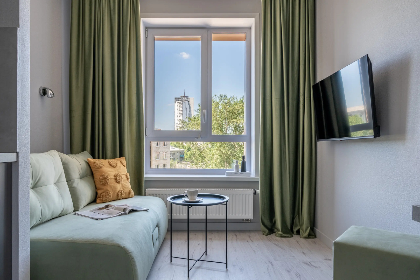 Апартаменты с креслом-коконом на балконе Stepanenkov на Свердлова 32б