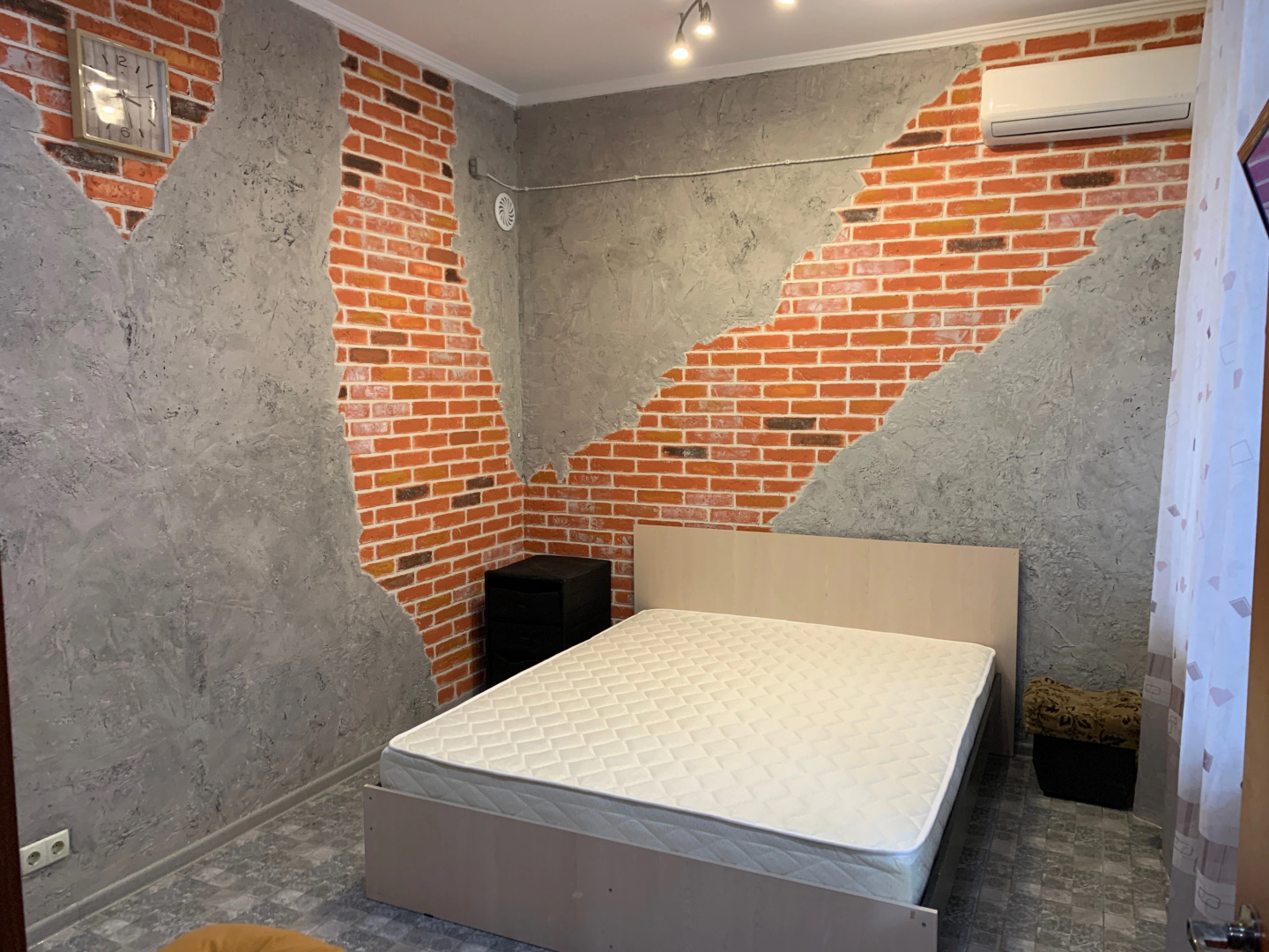 Апартаменты Статус на Кирова 10 в Ялте 1