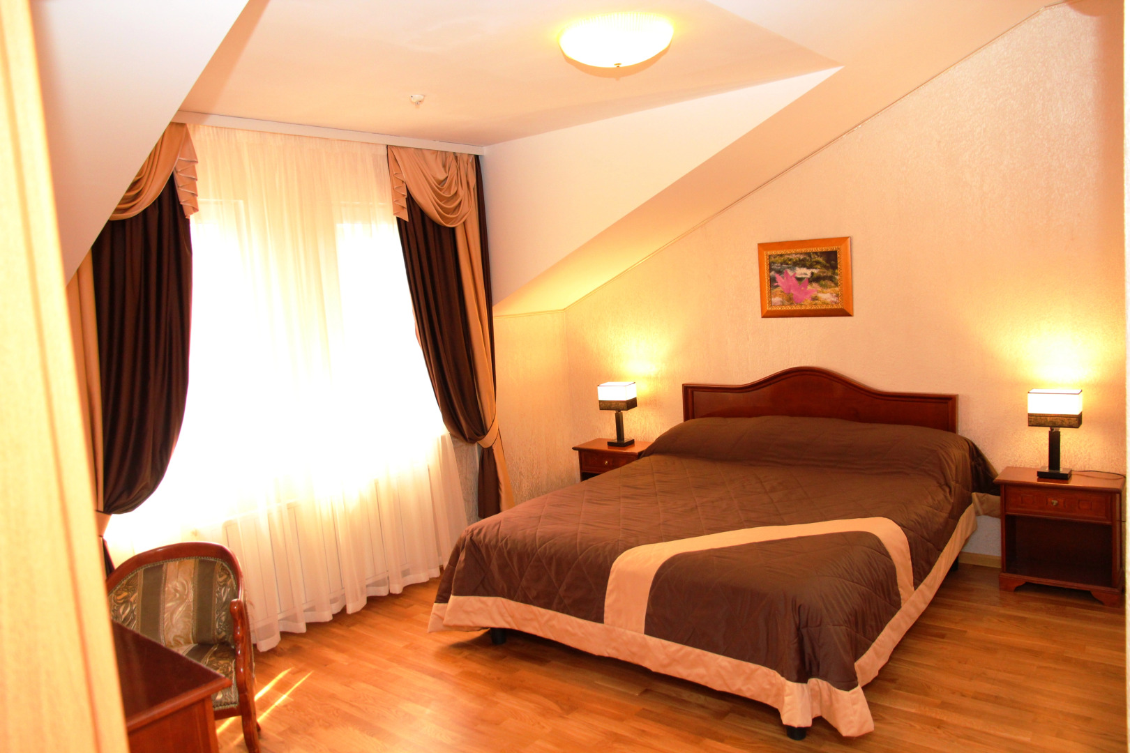 Отель Четыре Короны