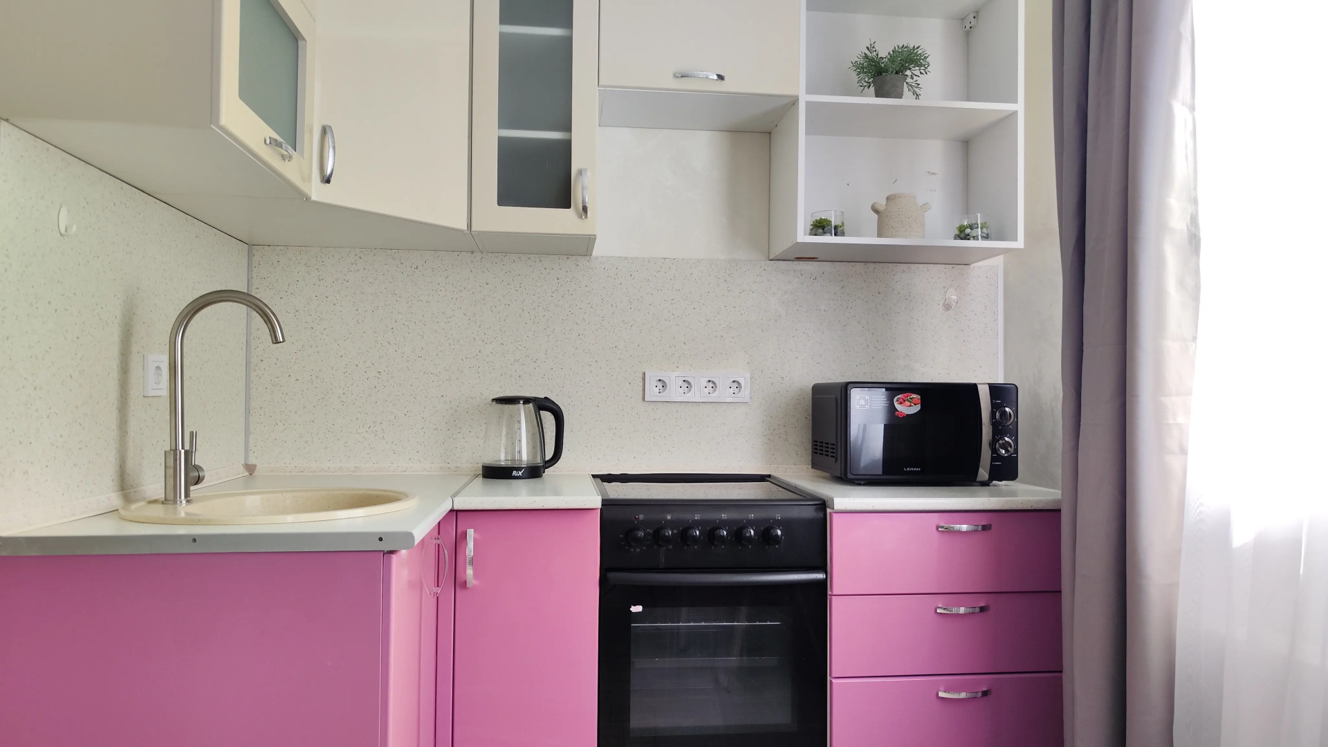Апартаменты Panda Home возле ТЦ Остров и ТЦ Кристалл