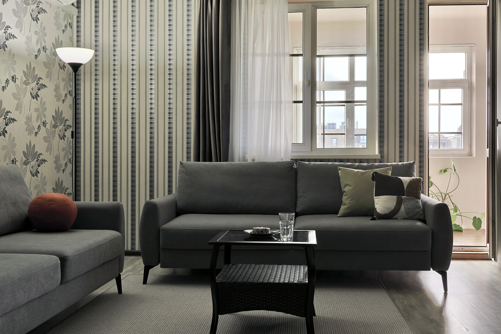 Квартира Комфортное Жилье в Центре Города с Видом на Реку Булак