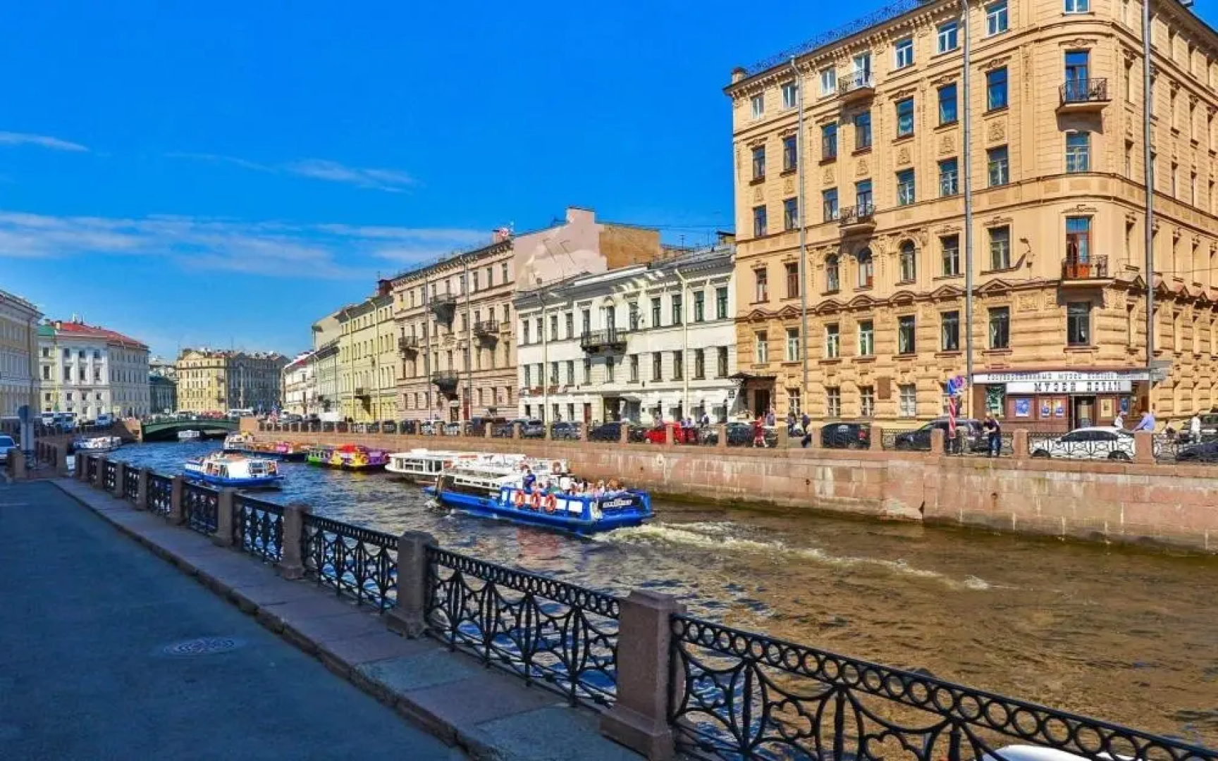 Квартира Уютная квартира на Мойке 32 DereMRents ДереМРентс