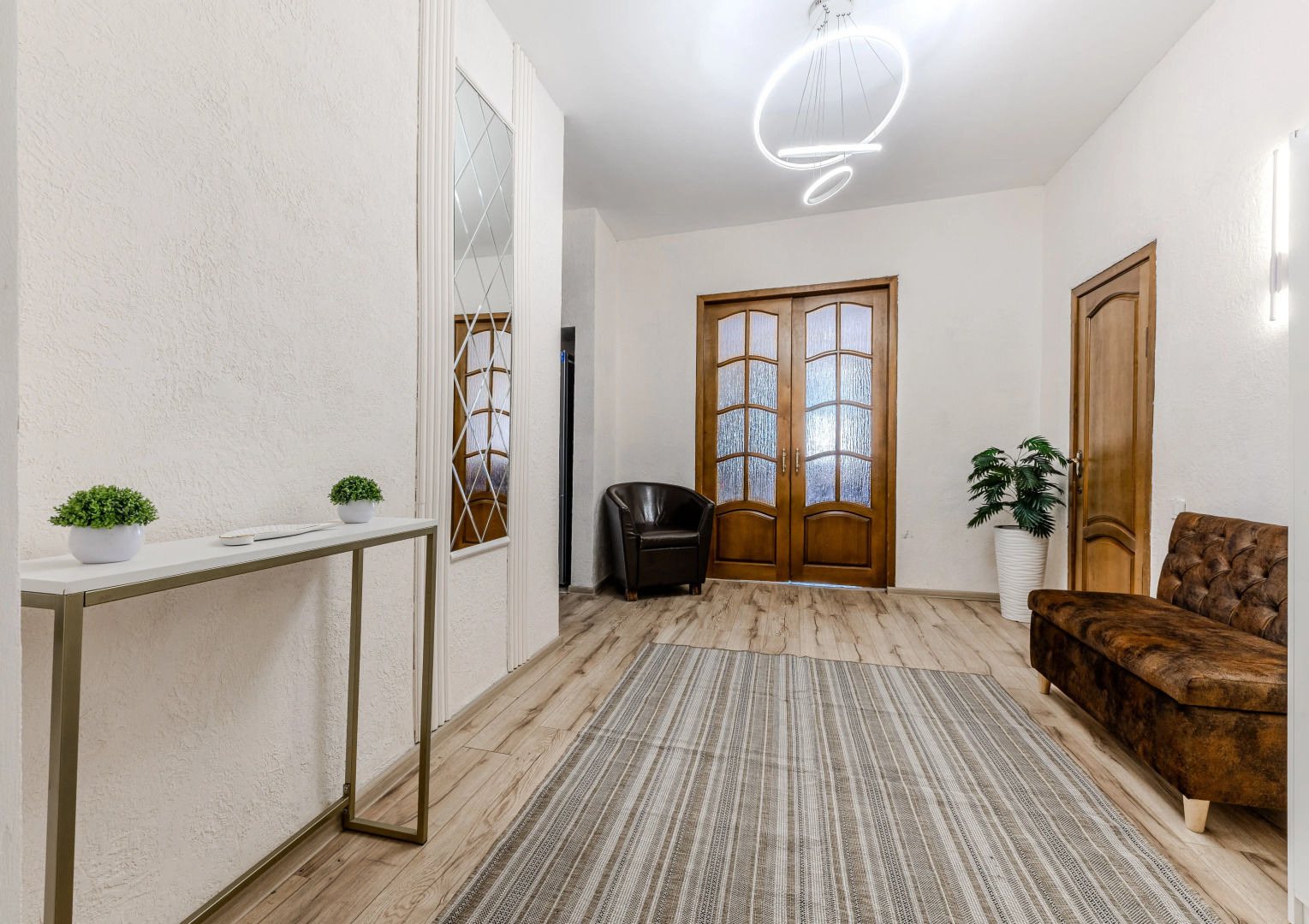 Квартира Трехкомнатная на Проспекте Независимости 23