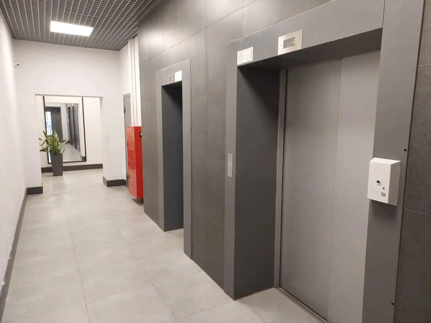 Апартаменты Уютные современные апартаменты в новом доме с красивым видом на город