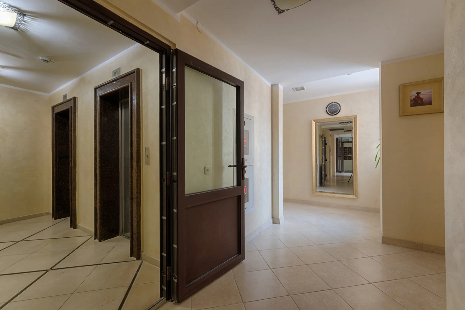 Апартаменты 4-комнатные HomeApart Сторожовская, 6