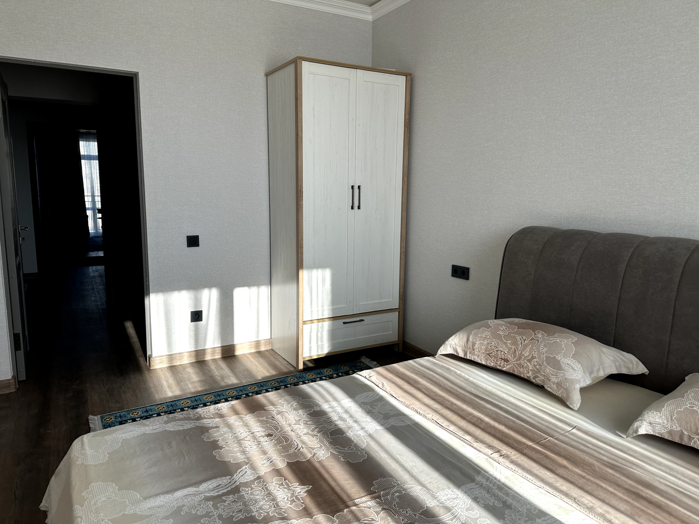 Апартаменты "Эленика" Двухкомнатая квартира в Махачкале с видом на озеро и мечеть