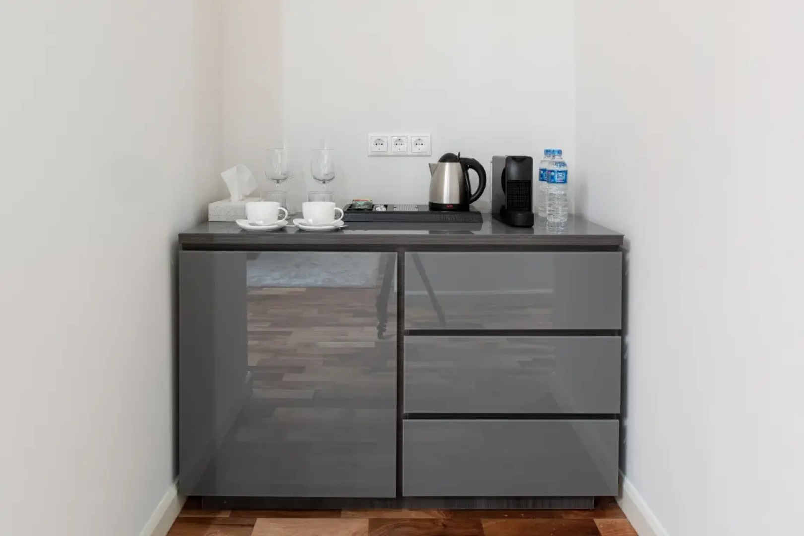 Rockmond 61 Junior Suite 1