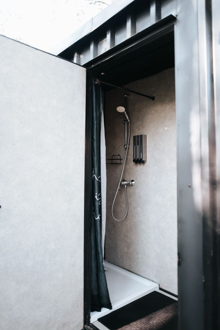 Поляна Глэмпинг, 1-я линия моря (12+)