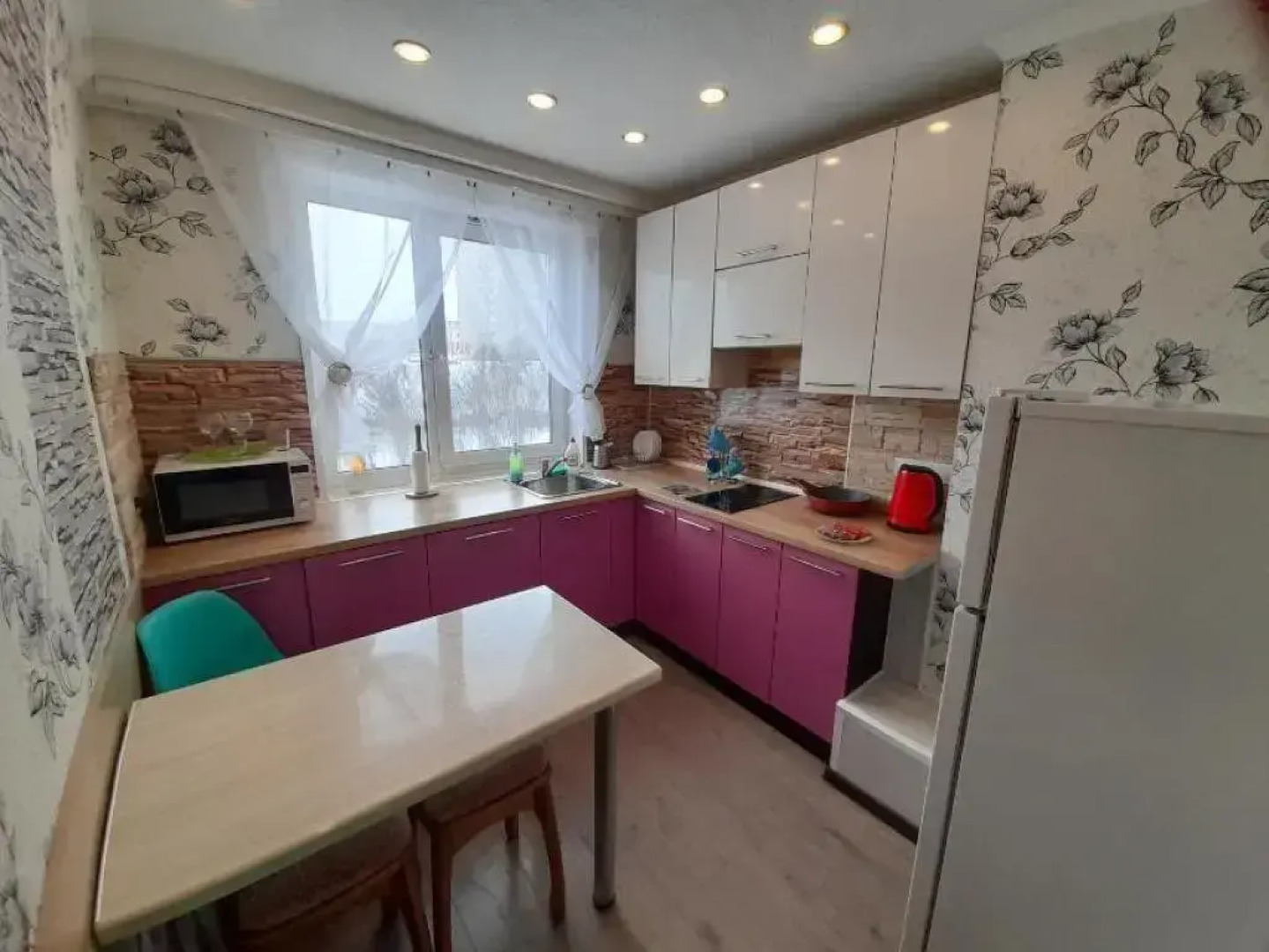 Апартаменты с 2 комнатами, вид на горы и залив (КВАРТИРА51)