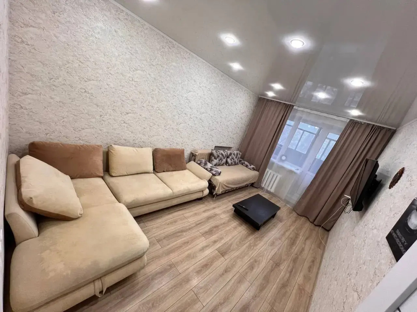 Апартаменты Драмтеатр Республики 92