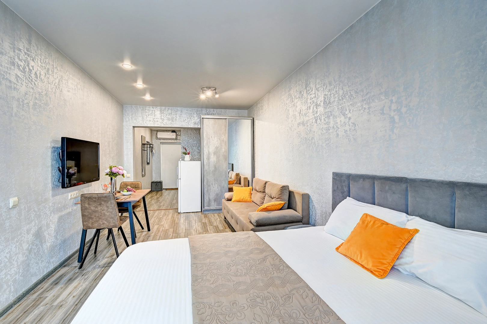 Апартаменты Уютные Morskaya Simfonya-2 с балконом ванной бассейном на территории ЖК