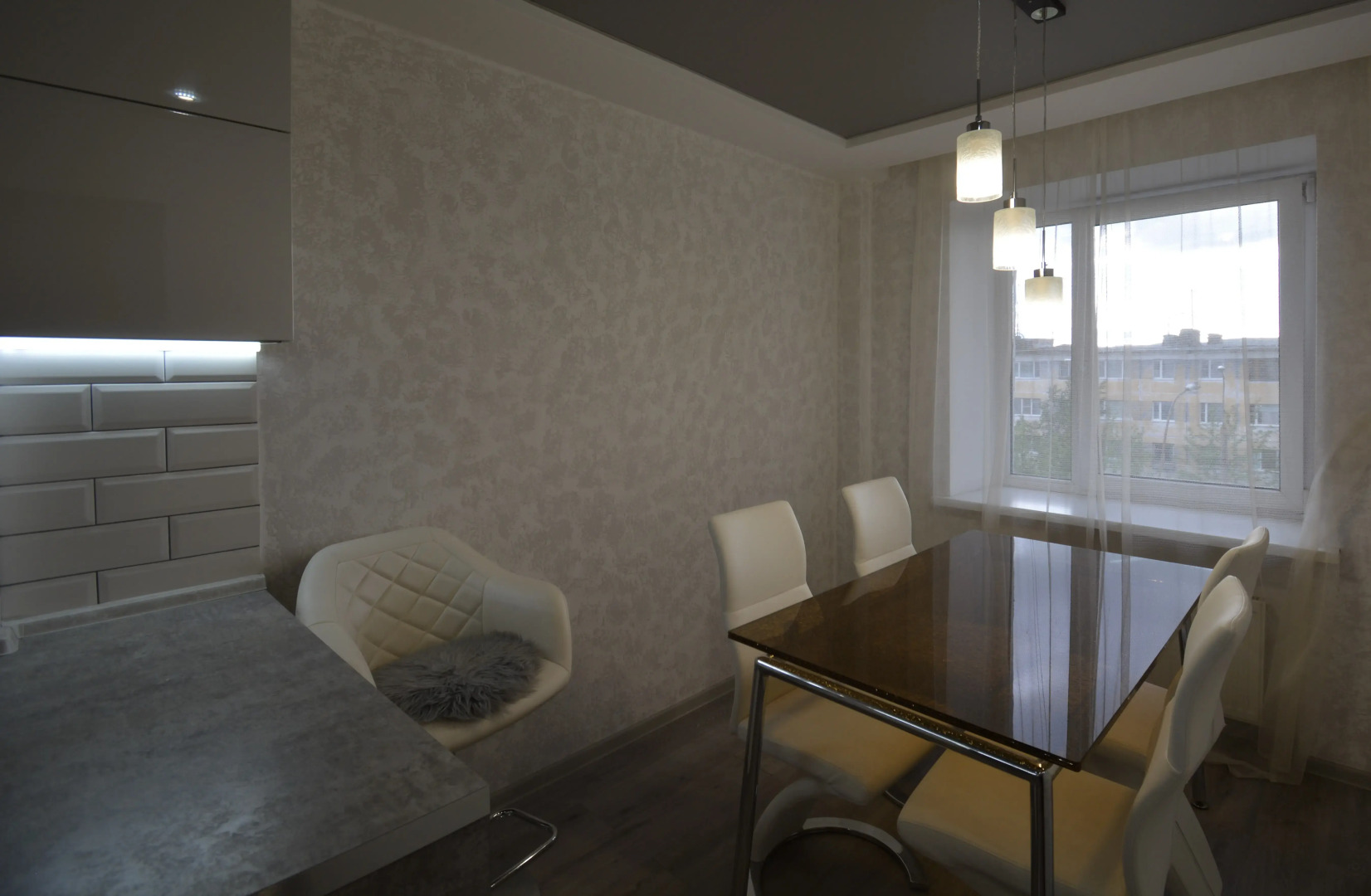 Квартира трёхкомнатная с двумя уборными лифтом и балконом