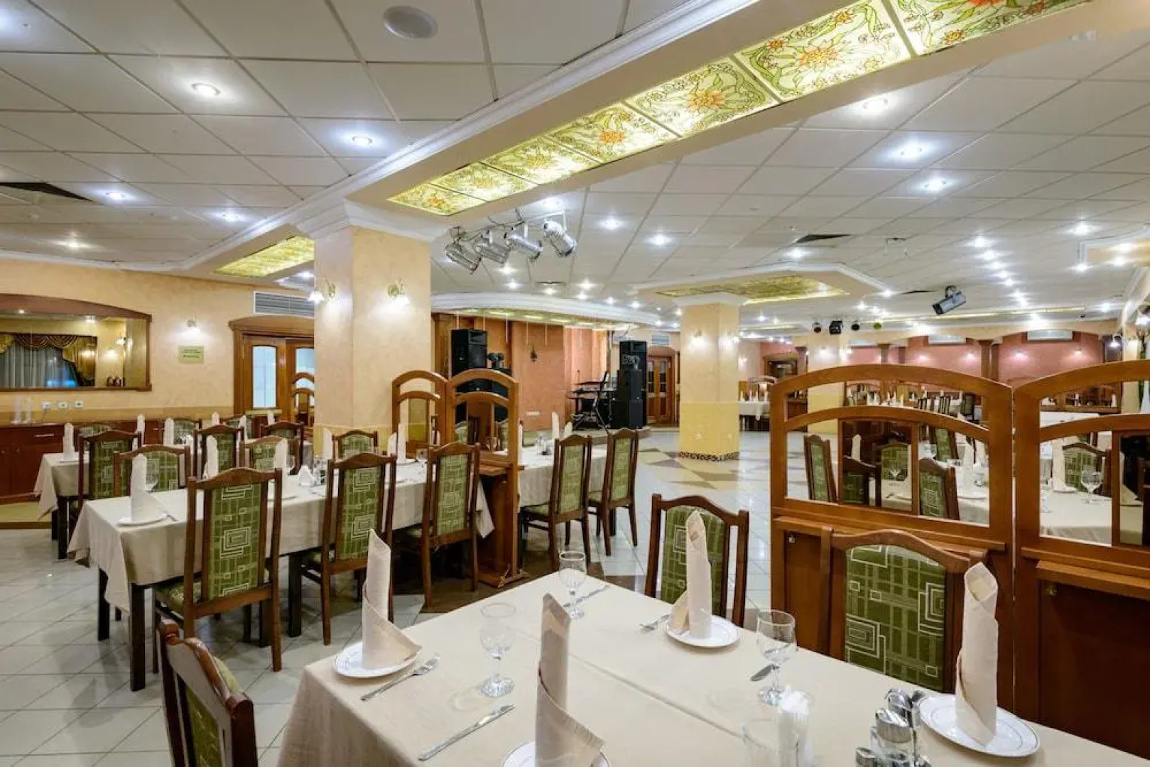 Азимут Отель Мирный