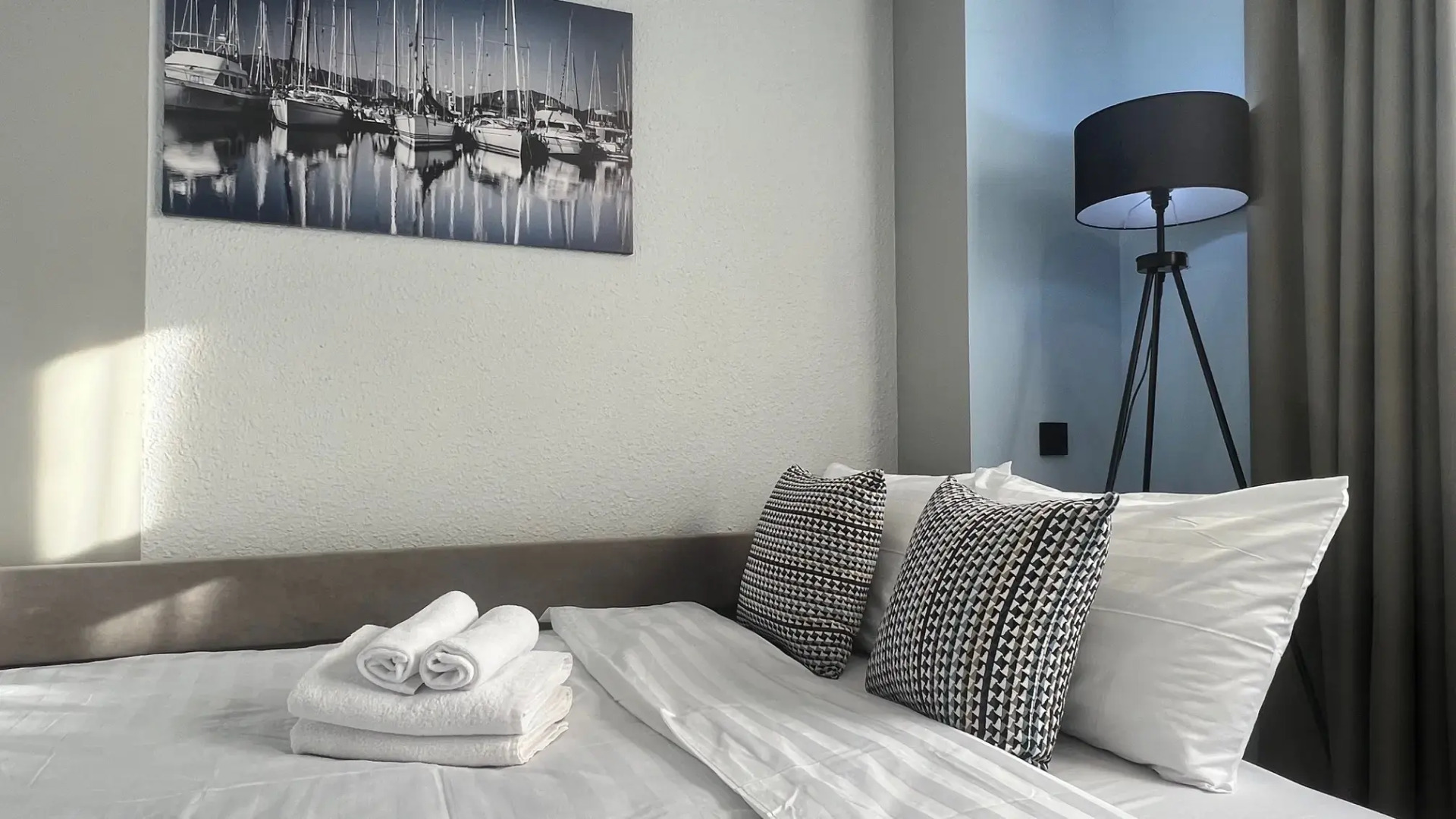 Апартаменты у Часовой Башни Голубые