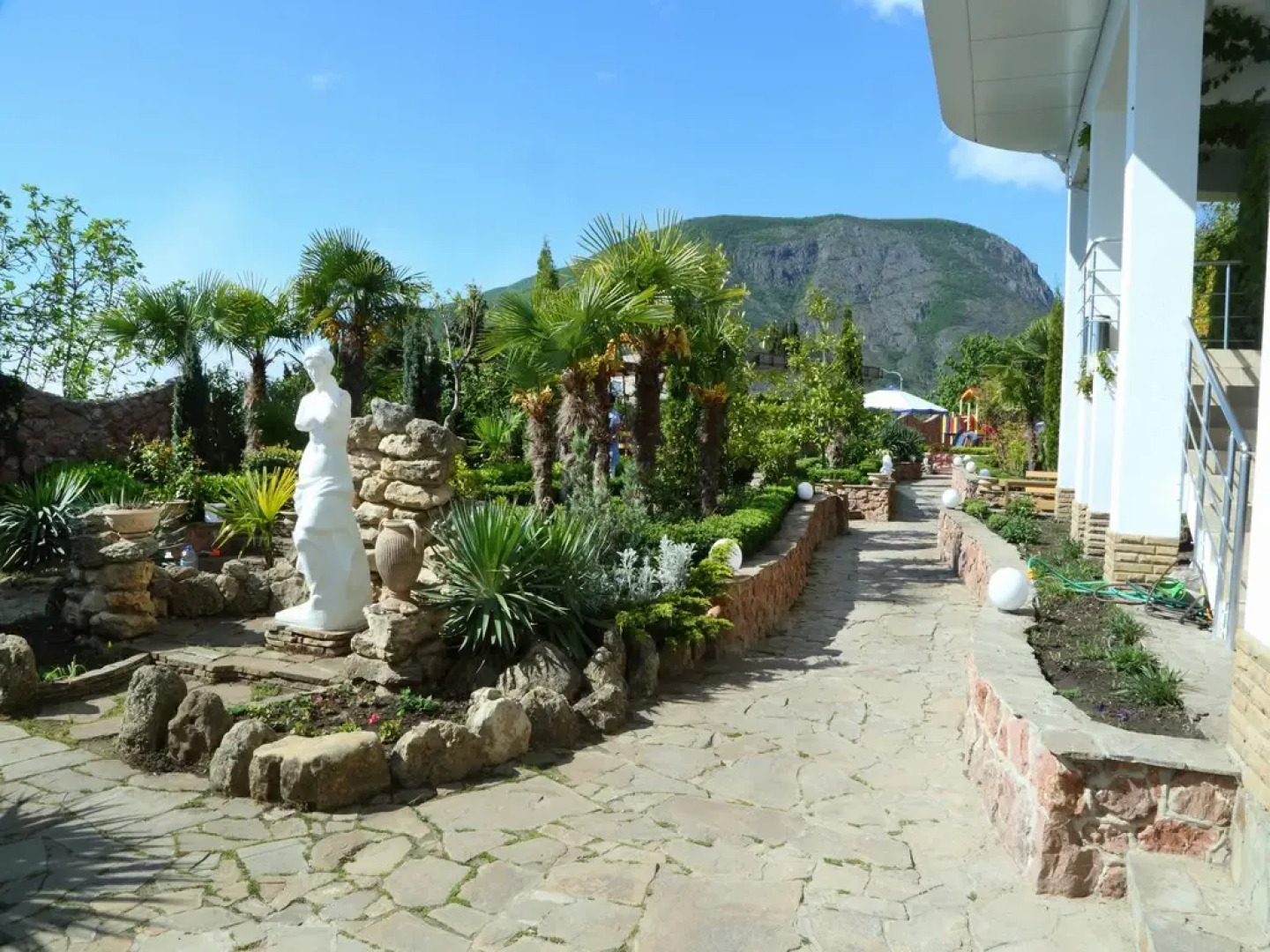 Отель Мажестик