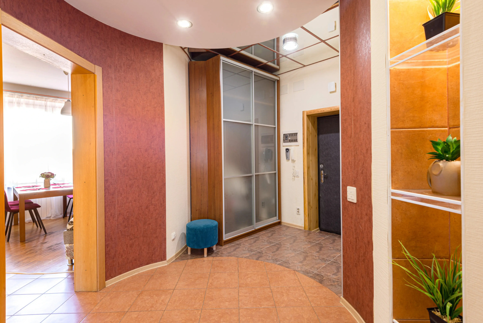 Квартира 2-к просторная в престижном тихом мкр. по Юрьева 8/7 от RentAp, 6 сп.мест