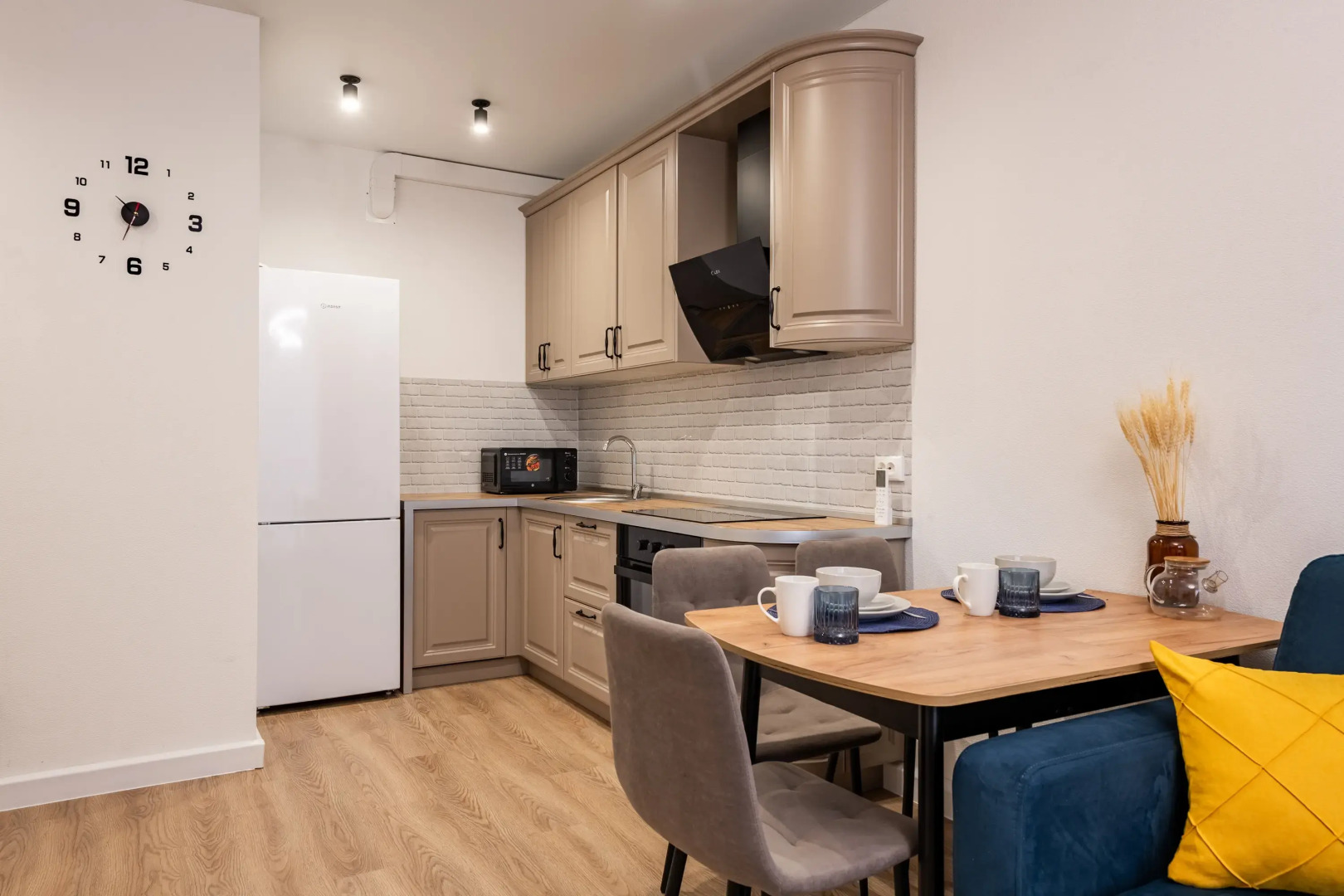 Квартира Наглый Диван