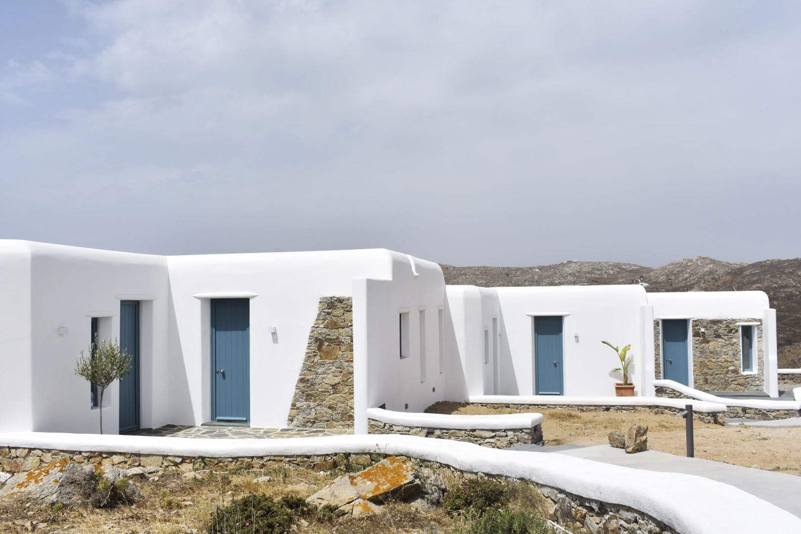 Отель Thronos Suites