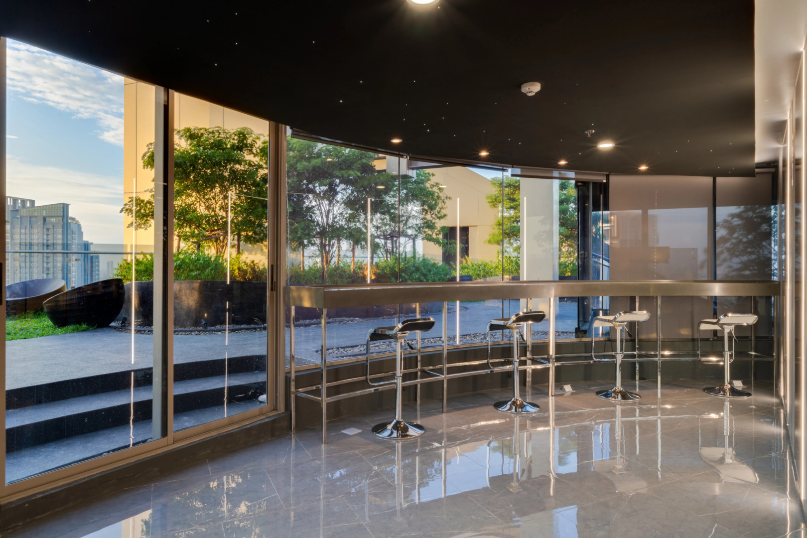 Отель Oakwood Suites Tiwanon Bangkok