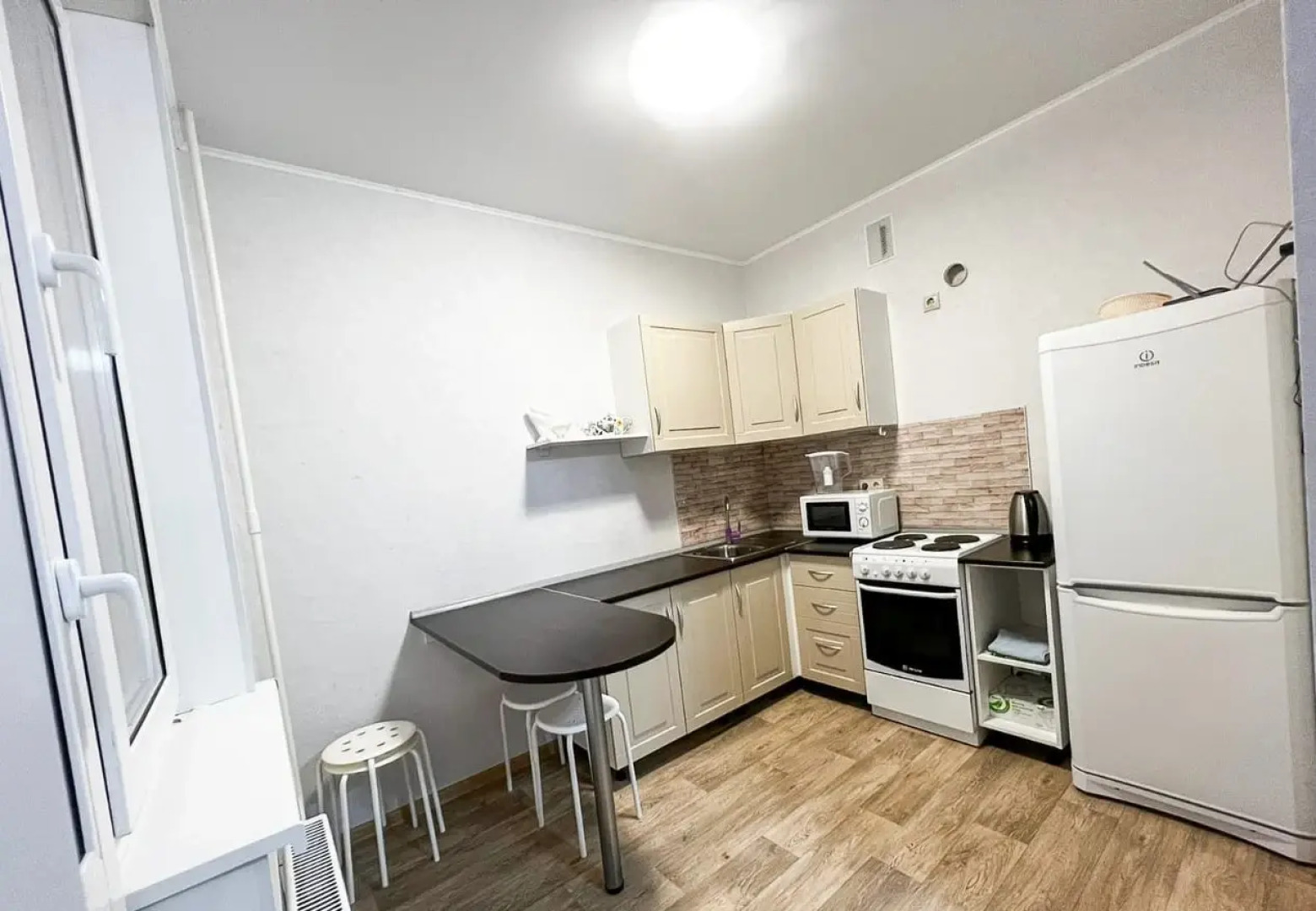 Апартаменты Квартира AlexHome РП Свердловский Строителей 9