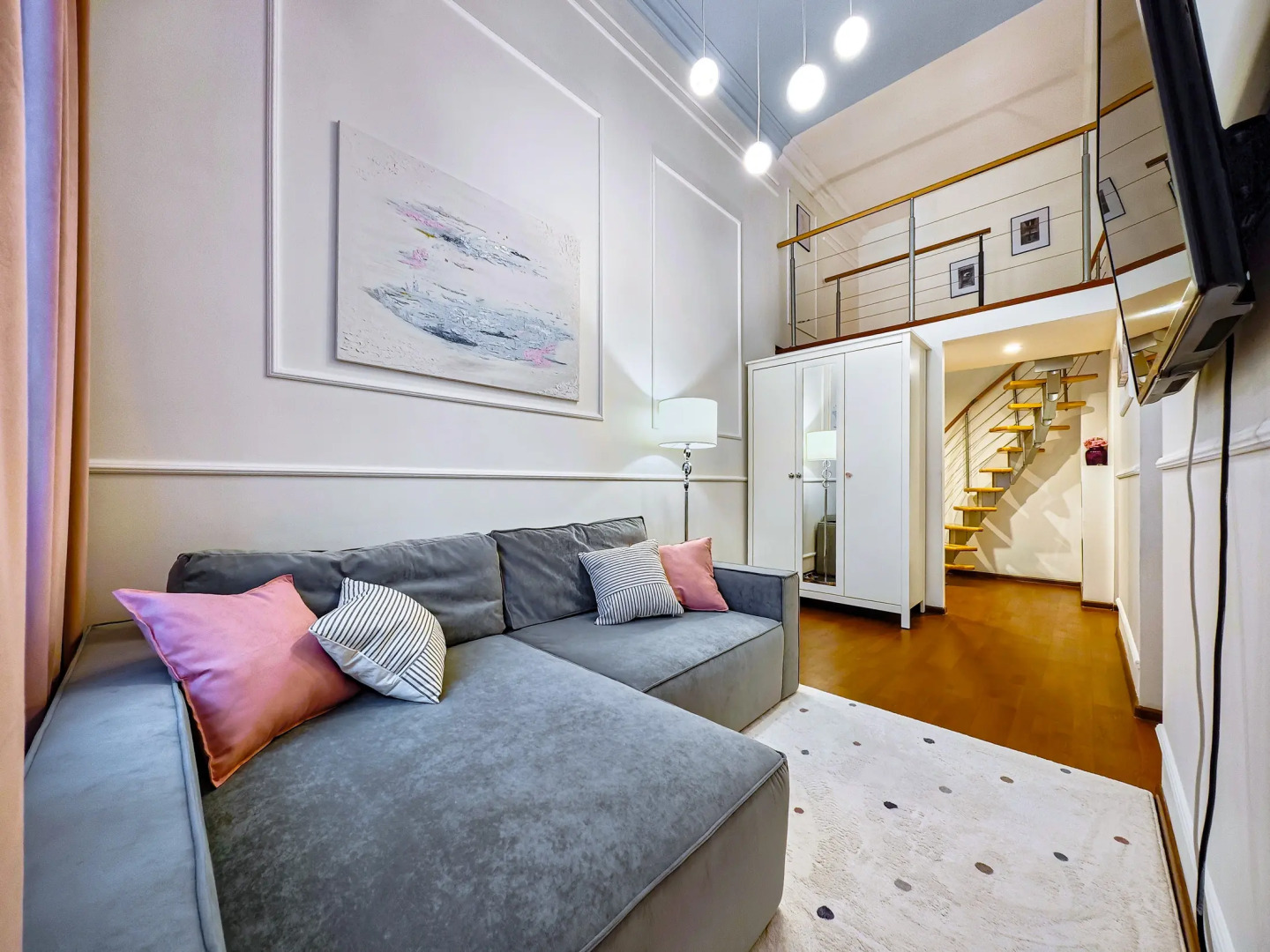 Апартаменты Невский 18 Николь и Мишель