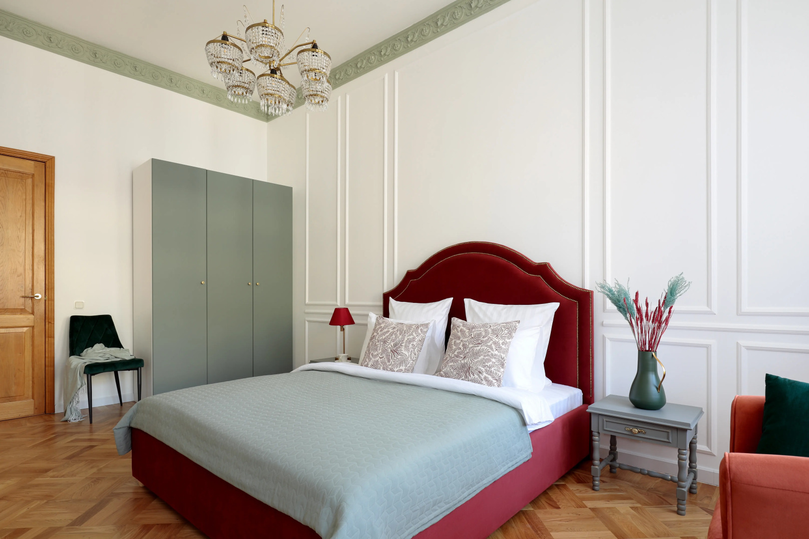 Апартаменты Minin Apartments с видом на Александринский Театр 130 кв.м.