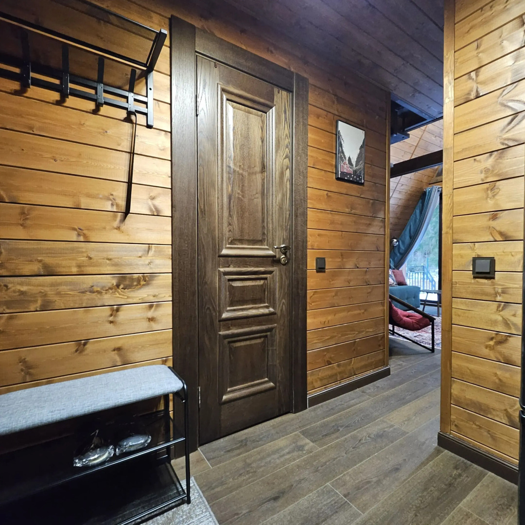 Частный дом темный А-фрейм