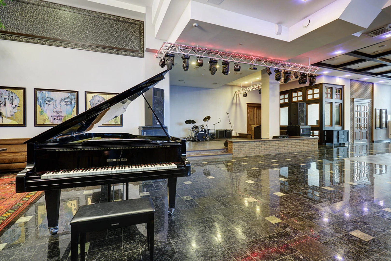 Отель Астро Плаза