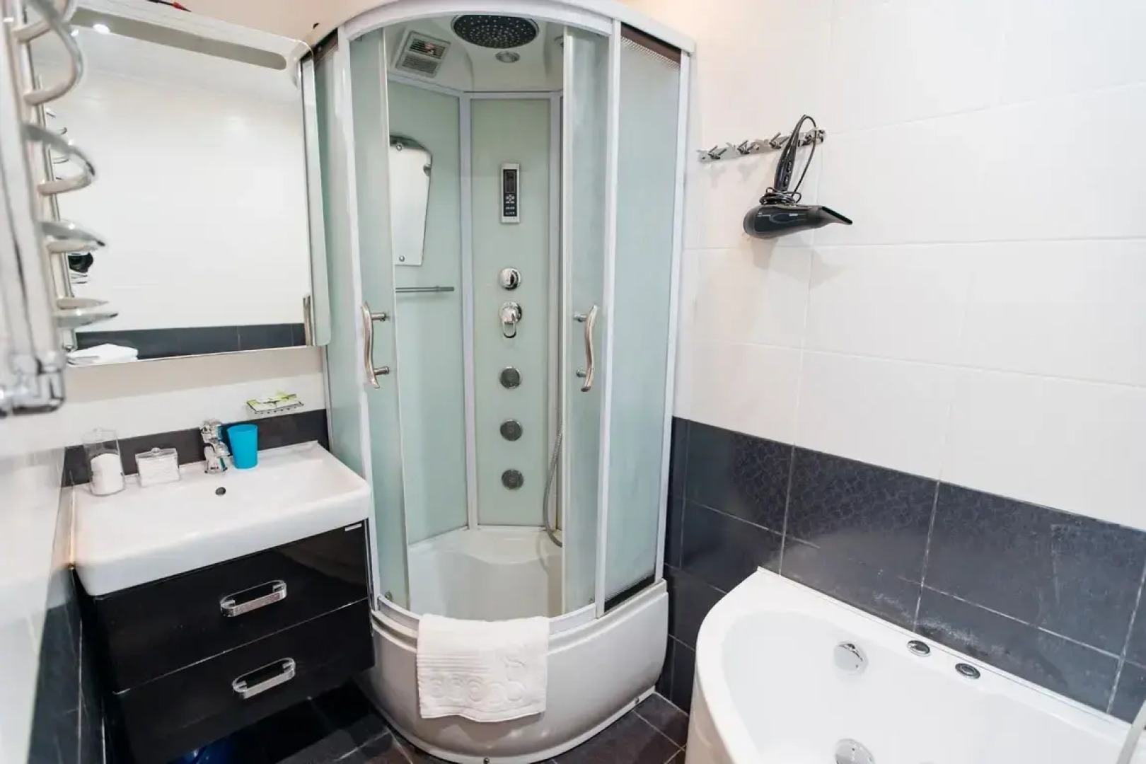 Апартаменты Трехкомнатные на Энгельса