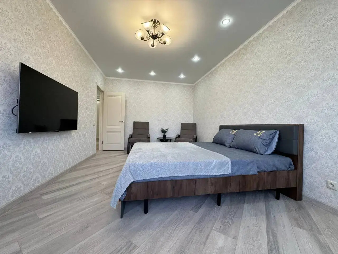 Квартира Шикарная двухкомнатная с лоджией