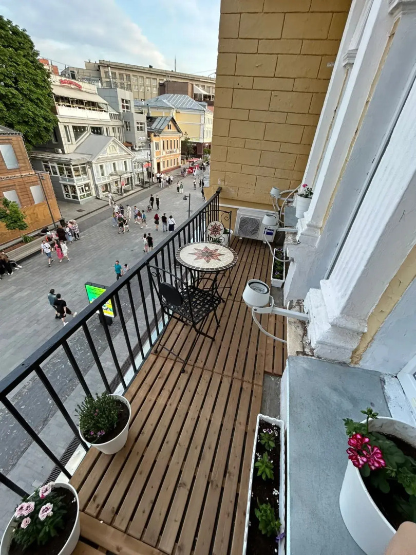 Квартира Уютный Лофт с балконом на главной улице Столицы Закатов