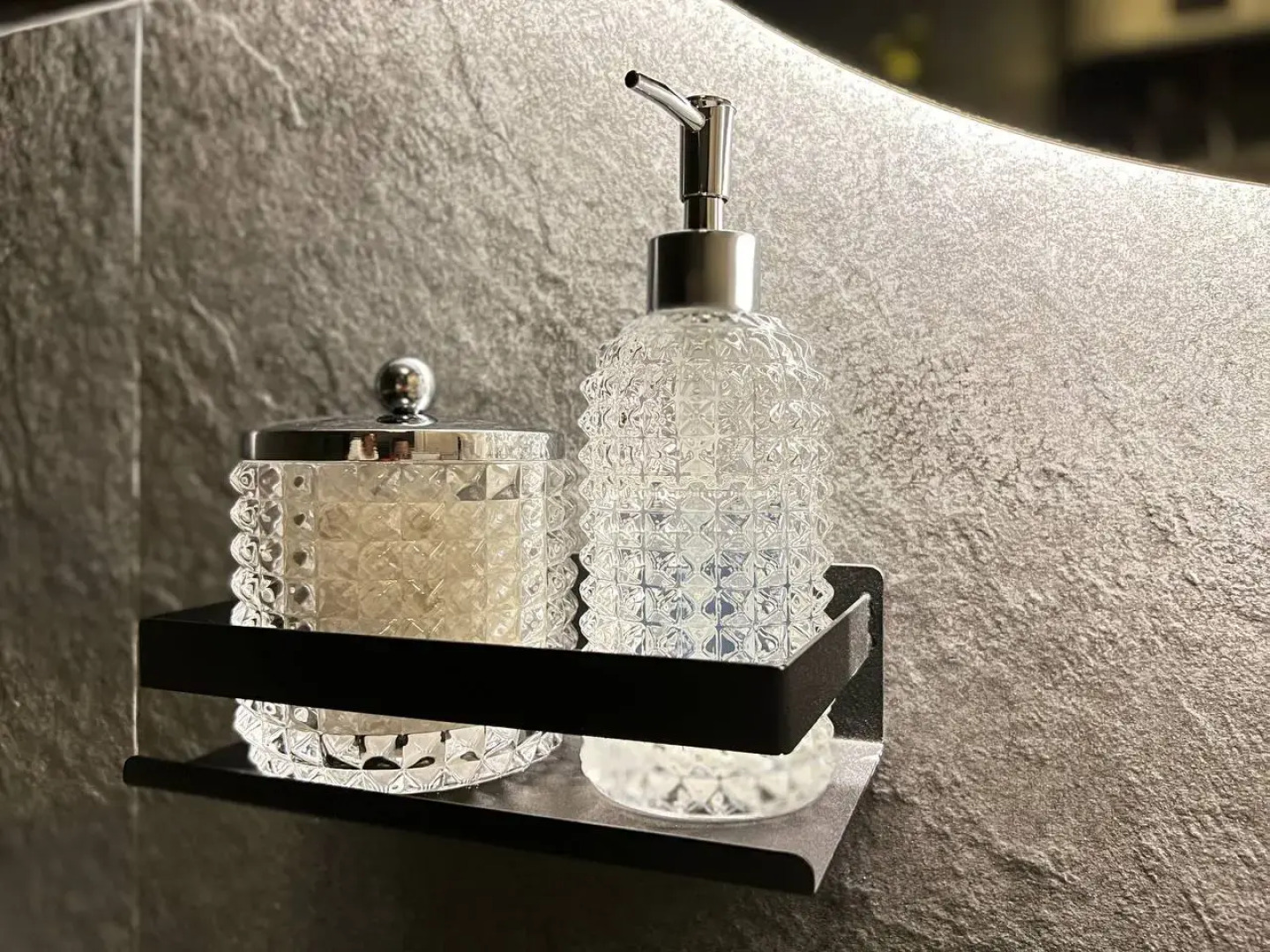 Апартаменты УHИKAЛЬНAЯ СTУДИЯ С МИНИ-БАСCЕЙHОМ НA ДВOИХ!