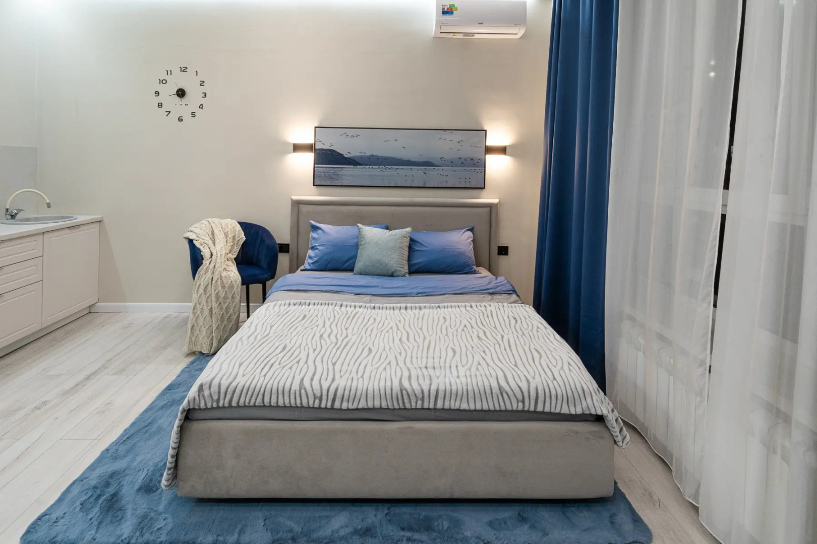 Квартира Студия Люкс в Синих Тонах