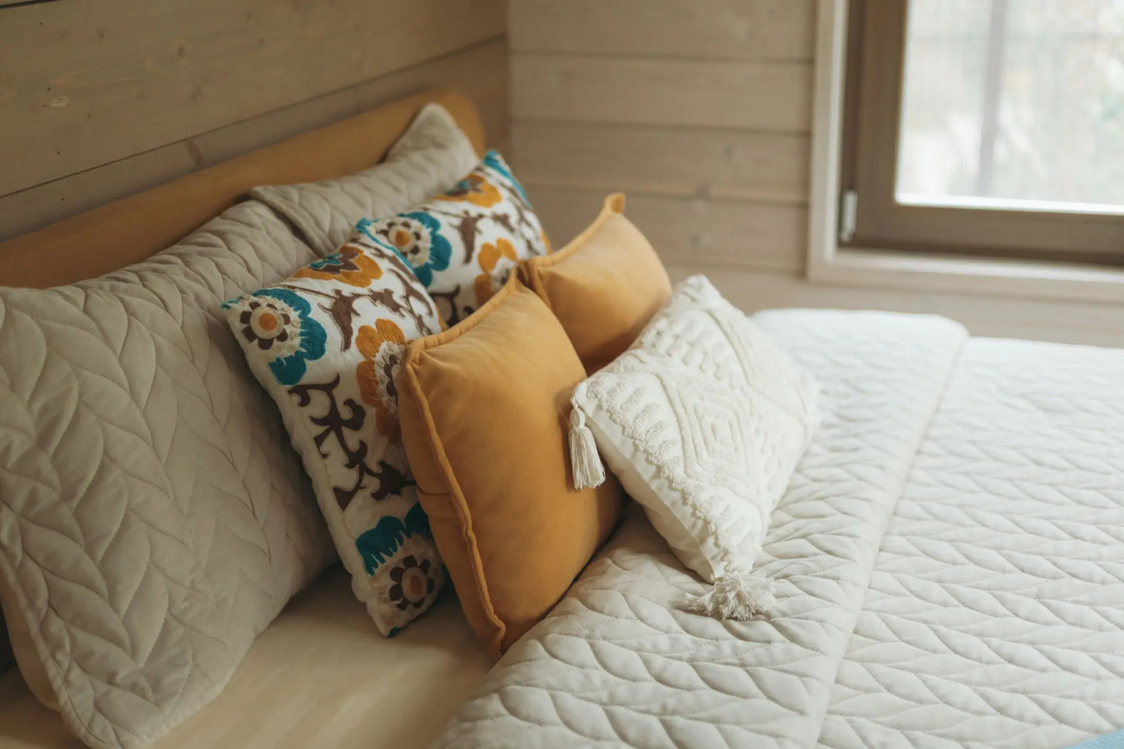 Частный дом с баней и чаном у воды и леса