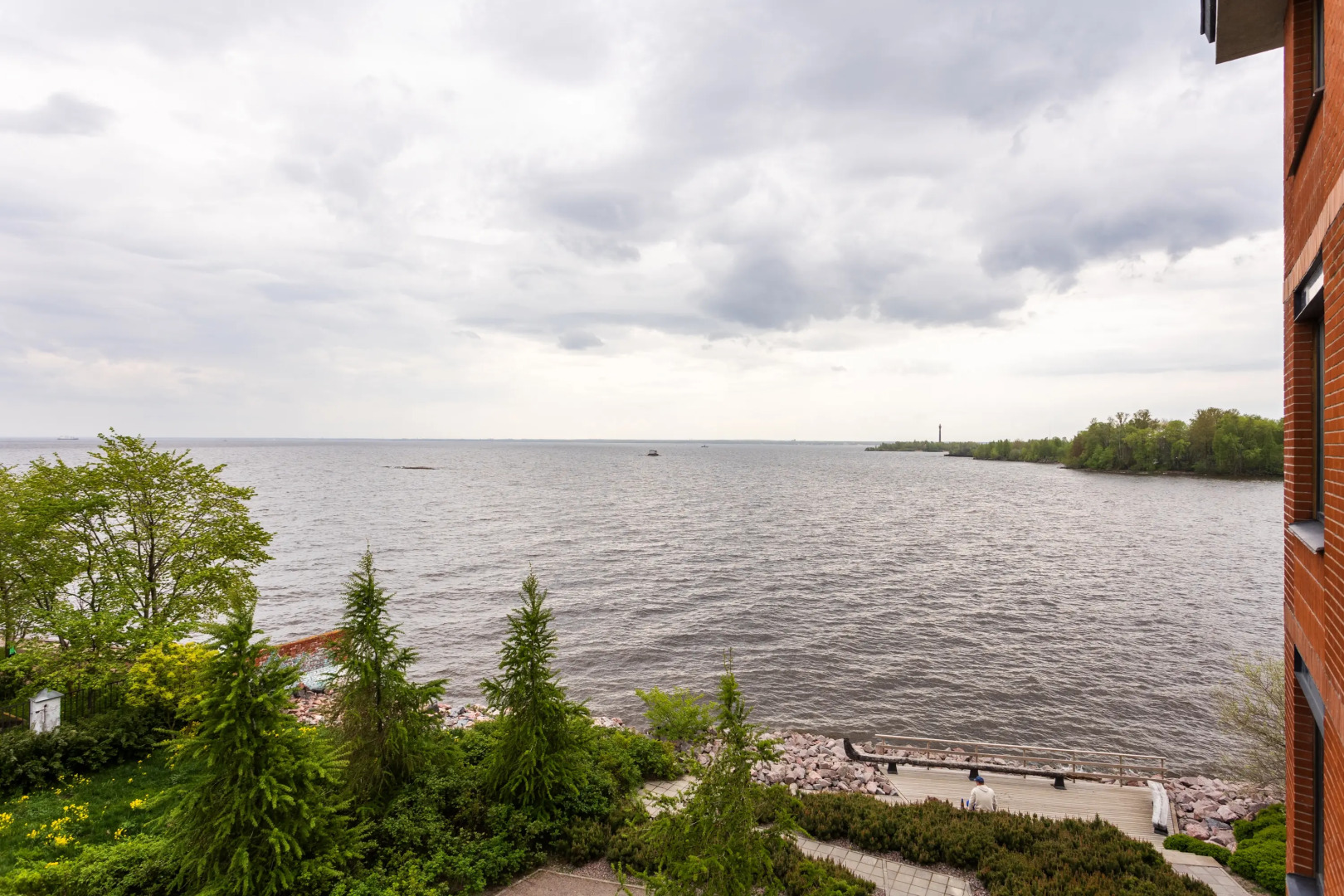 Апартаменты Prudius Apart в Кронштадте с видом на залив