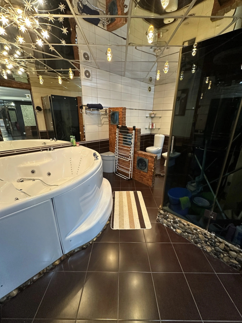 Квартира Уютная Пятикомнатная В Центре На Улице Комсомольская