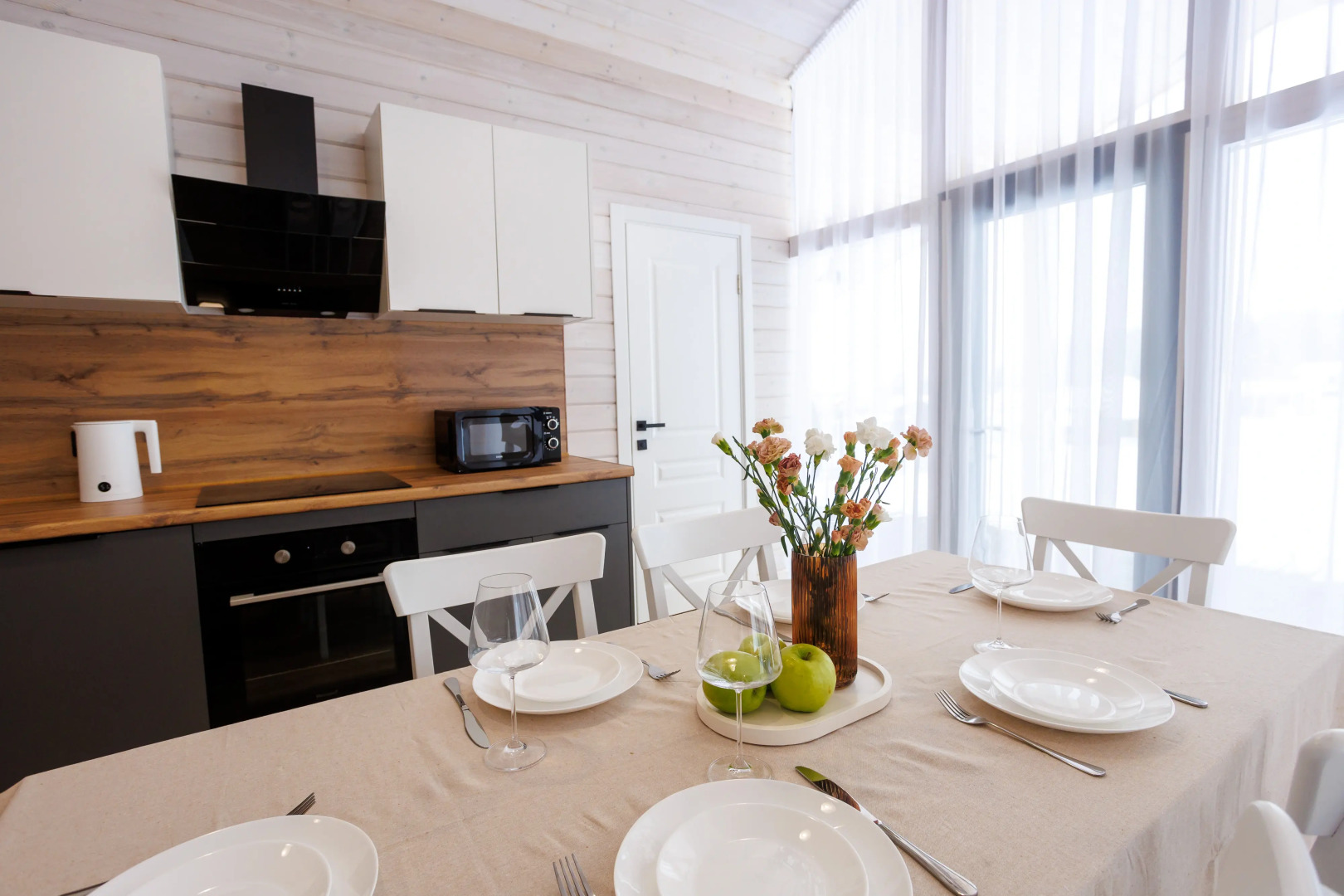 Частный дом Forested home на горке