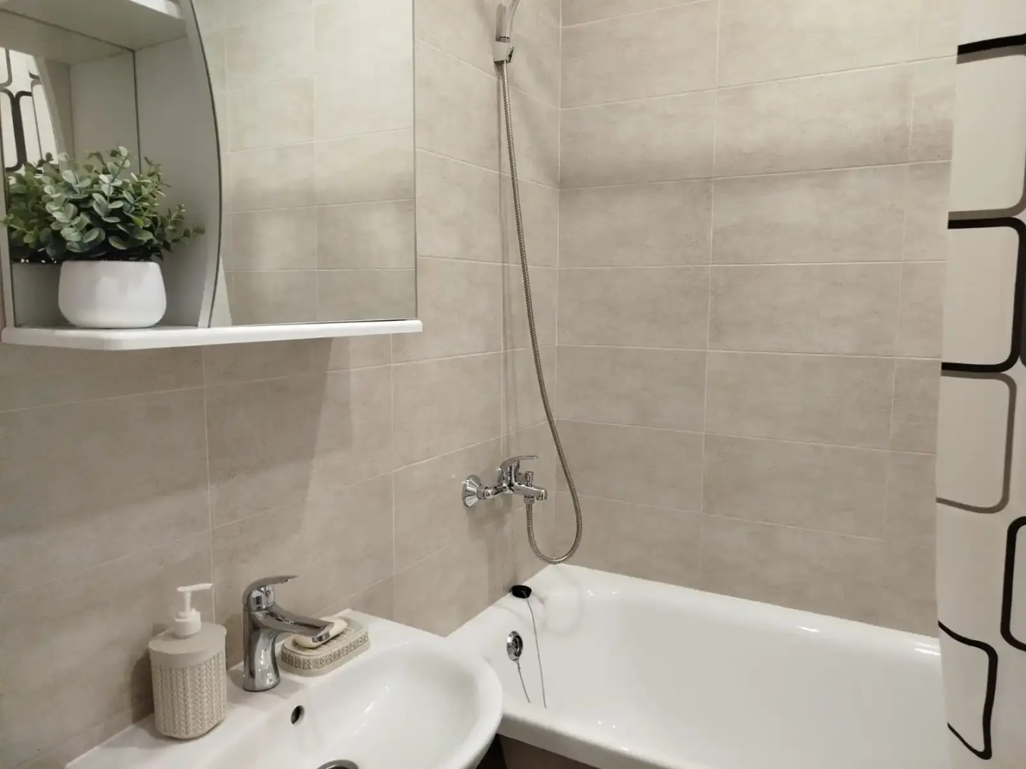 Квартира студия live in comfort на Современников 8